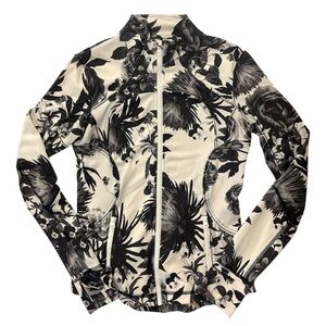 Lululemon Athletica Forme Jacket II *Textured
Brisk Bloom Black White